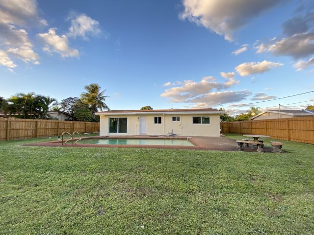 Home for rent at 124 NW 9th Street - photo 6650850