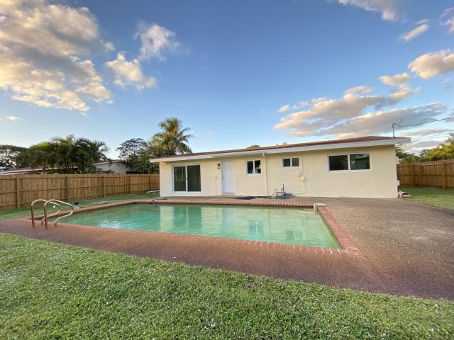 Home for rent at 124 NW 9th Street - photo 6650851