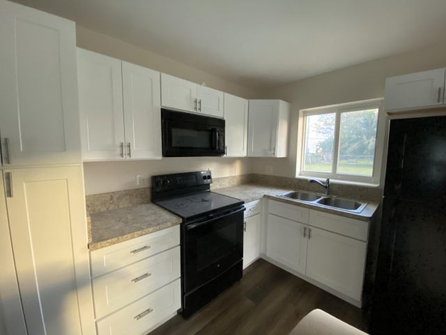 Home for rent at 124 NW 9th Street - photo 6650853