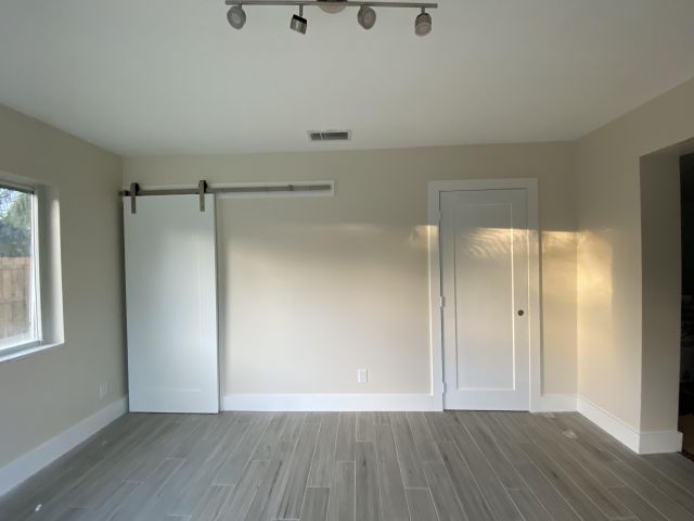 Home for rent at 124 NW 9th Street - photo 6650860