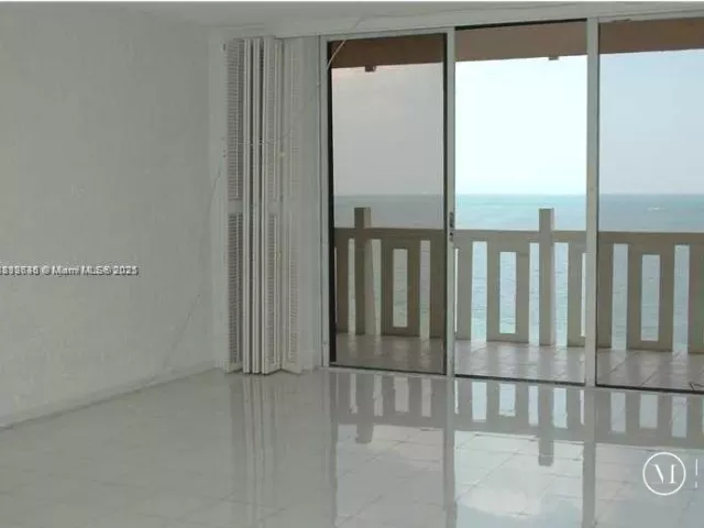 2-bedroom condo for sale in Key Biscayne - 1111 Crandon Blvd B506 - MondialRealty