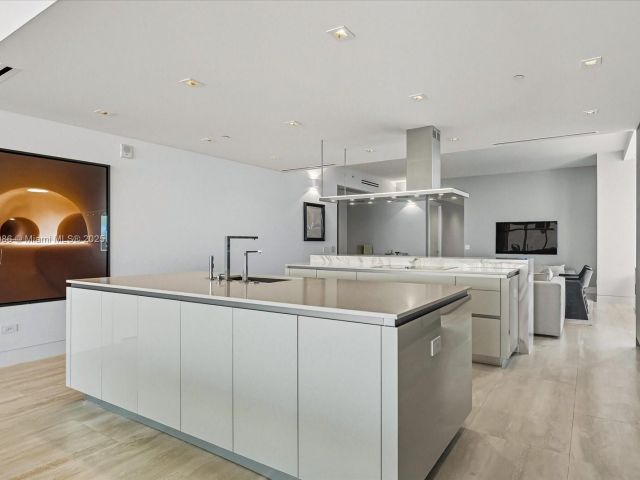 Apartment for sale  Unit #1001 - photo 6659515