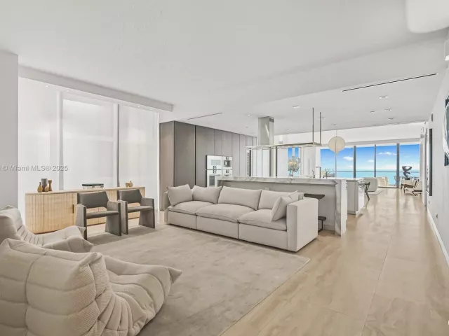 4-bedroom condo for sale in Sunny Isles Beach - 18501 Collins Ave 1001 - MondialRealty