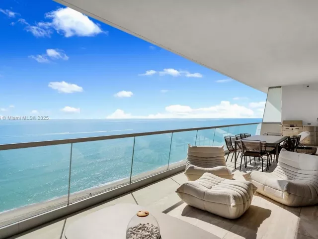 4-bedroom condo for sale in Sunny Isles Beach - 18501 Collins Ave 1001 - MondialRealty