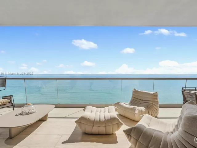 4-bedroom condo for sale in Sunny Isles Beach - 18501 Collins Ave 1001 - MondialRealty