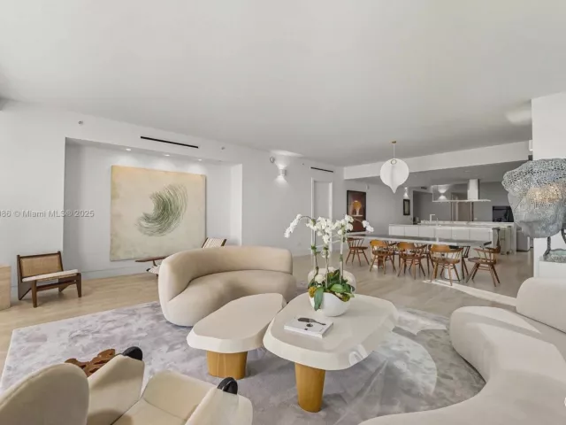 4-bedroom condo for sale in Sunny Isles Beach - 18501 Collins Ave 1001 - MondialRealty