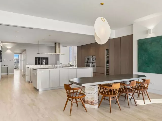 4-bedroom condo for sale in Sunny Isles Beach - 18501 Collins Ave 1001 - MondialRealty