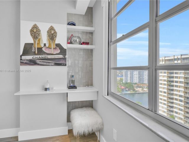 Apartment for rent  Unit #17F - photo 6657346