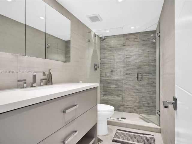 Apartment for rent  Unit #17F - photo 6657347