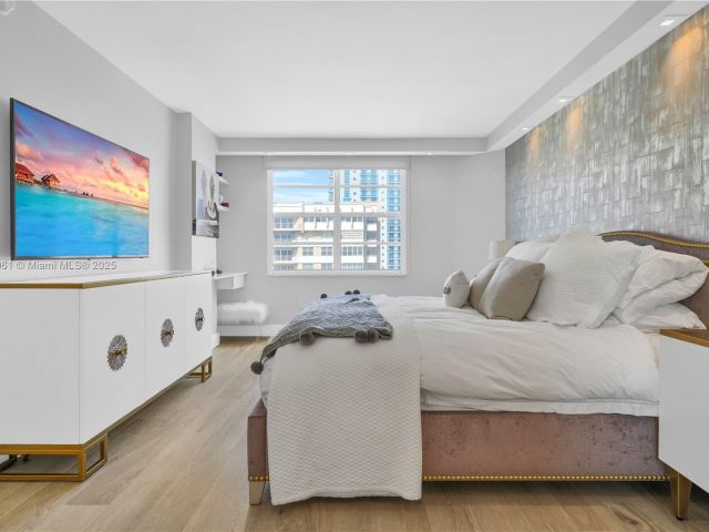 Apartment for rent  Unit #17F - photo 6657350