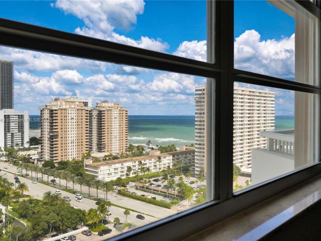 Apartment for rent  Unit #17F - photo 6657352