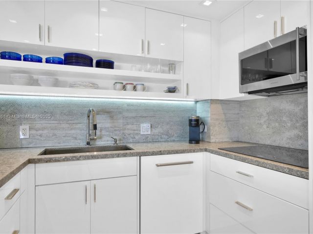 Apartment for rent  Unit #17F - photo 6657356