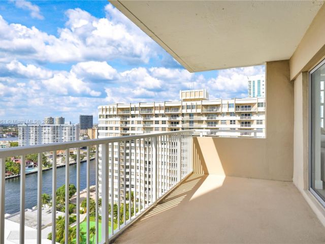 Apartment for rent  Unit #17F - photo 6657358