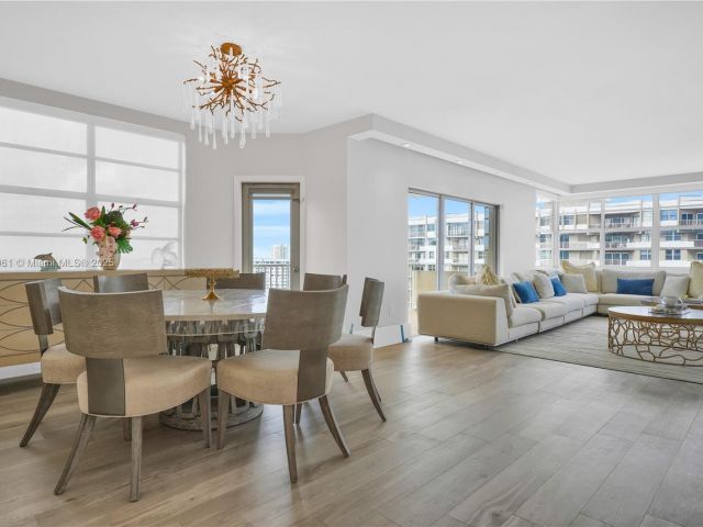 Apartment for rent  Unit #17F - photo 6657359