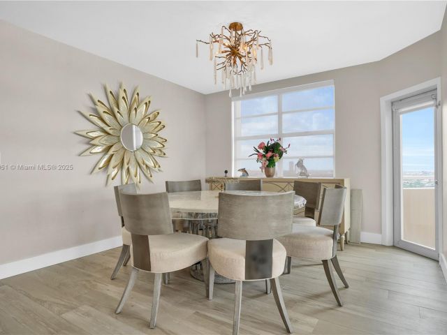 Apartment for rent  Unit #17F - photo 6657360