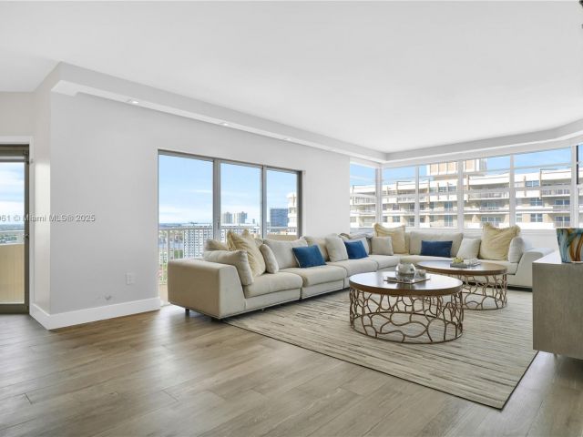 Apartment for rent  Unit #17F - photo 6657361