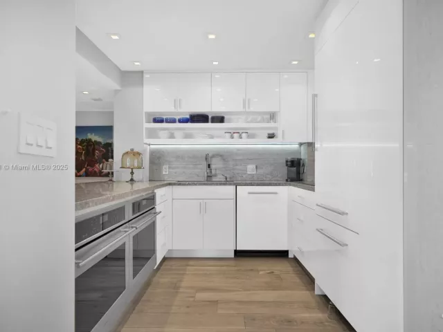 2-bedroom condo for rent in Hallandale Beach - 1985 S Ocean Dr 17F - MondialRealty