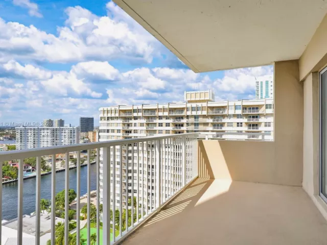 2-bedroom condo for rent in Hallandale Beach - 1985 S Ocean Dr 17F - MondialRealty