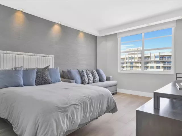 2-bedroom condo for rent in Hallandale Beach - 1985 S Ocean Dr 17F - MondialRealty