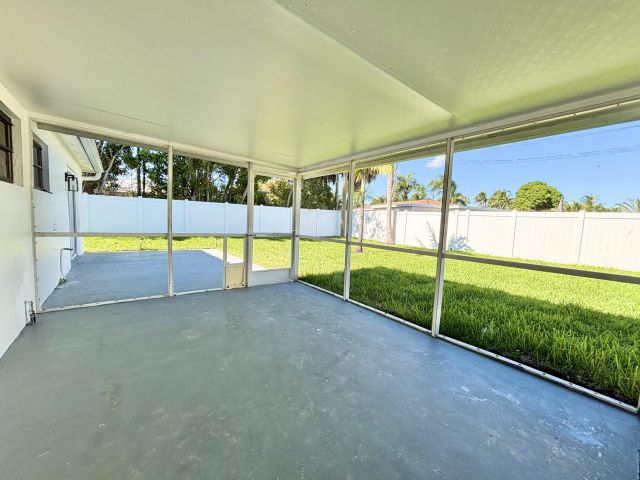 Home for rent at 2201 NE 5th Avenue - photo 6653383