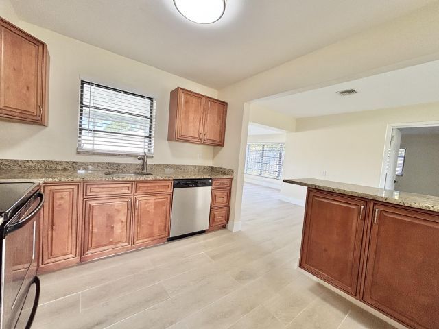 Home for rent at 2201 NE 5th Avenue - photo 6653392