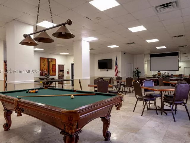 1-bedroom condo for rent in Hollywood - 3505 S Ocean Dr 917 - MondialRealty