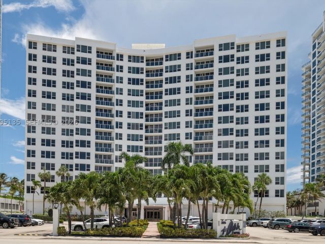 1-bedroom condo for rent in Hollywood - 3505 S Ocean Dr 917 - MondialRealty