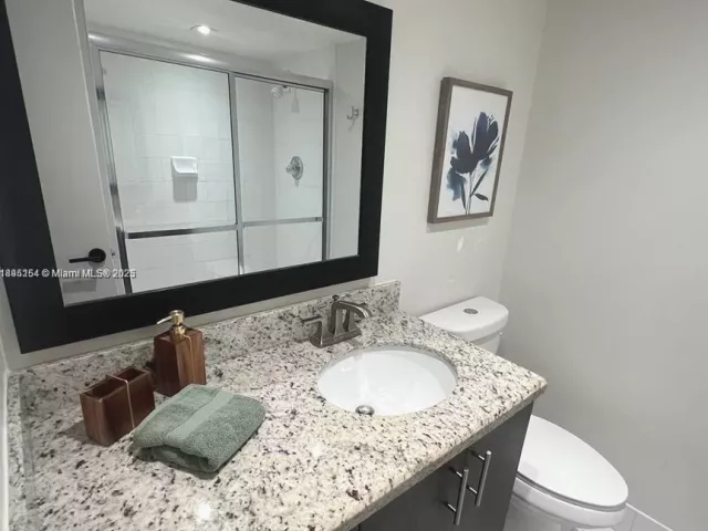 2-bedroom condo for rent in Miami Beach - 5161 Collins Ave 1211 - MondialRealty