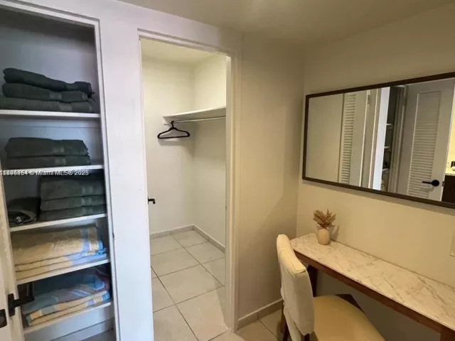 2-bedroom condo for rent in Miami Beach - 5161 Collins Ave 1211 - MondialRealty