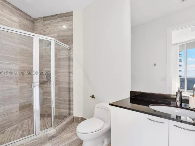 3-bedroom condo for rent in Sunny Isles Beach - 16001 Collins Ave 3507 - MondialRealty