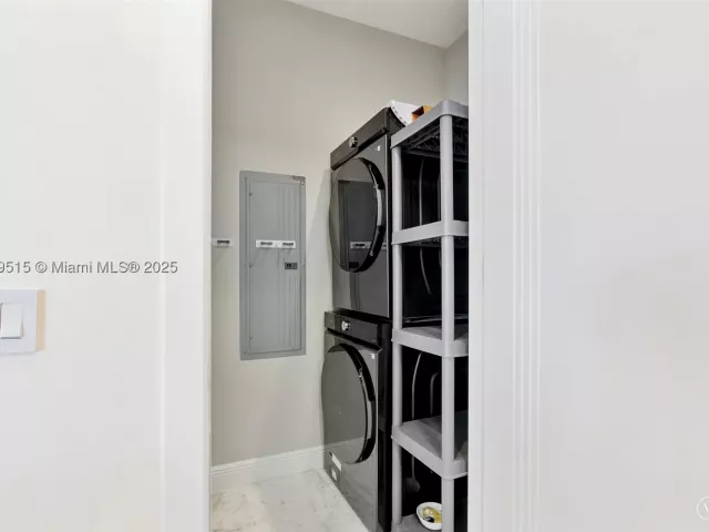3-bedroom condo for rent in Sunny Isles Beach - 16001 Collins Ave 3507 - MondialRealty