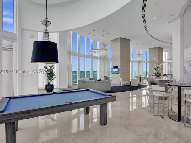 3-bedroom condo for rent in Sunny Isles Beach - 16001 Collins Ave 3507 - MondialRealty