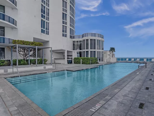 3-bedroom condo for rent in Sunny Isles Beach - 16001 Collins Ave 3507 - MondialRealty