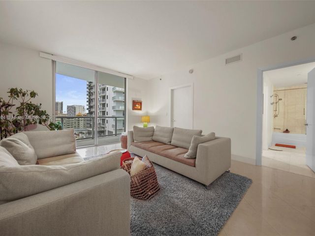 1-bedroom condo for sale in Miami - 1060 Brickell Ave 1513 - MondialRealty