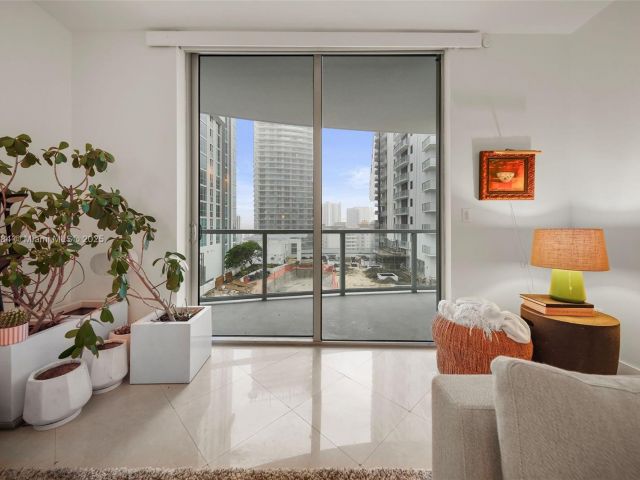 1-bedroom condo for sale in Miami - 1060 Brickell Ave 1513 - MondialRealty