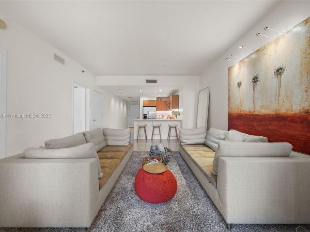 1-bedroom condo for sale in Miami - 1060 Brickell Ave 1513 - MondialRealty