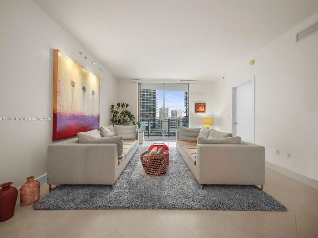 1-bedroom condo for sale in Miami - 1060 Brickell Ave 1513 - MondialRealty