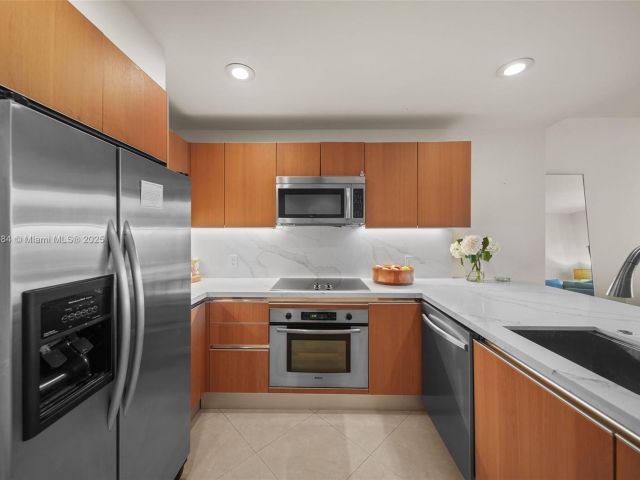 1-bedroom condo for sale in Miami - 1060 Brickell Ave 1513 - MondialRealty