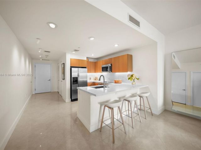 1-bedroom condo for sale in Miami - 1060 Brickell Ave 1513 - MondialRealty