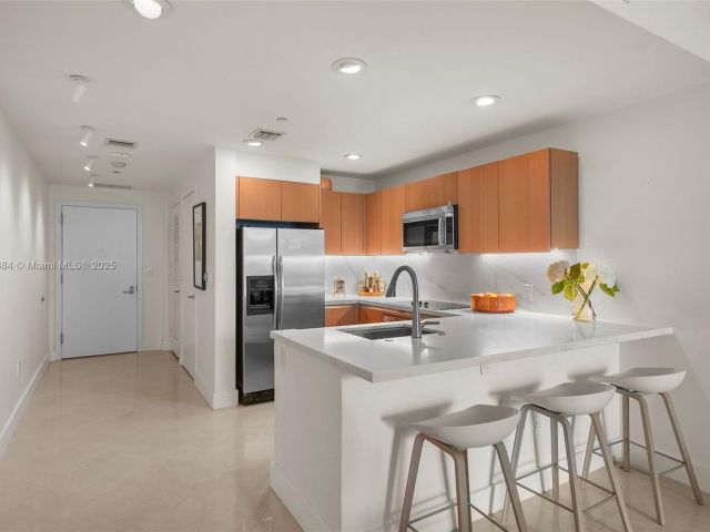 1-bedroom condo for sale in Miami - 1060 Brickell Ave 1513 - MondialRealty