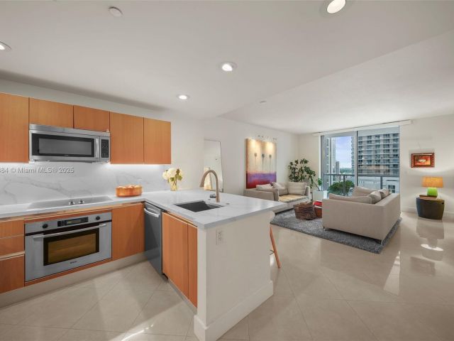 1-bedroom condo for sale in Miami - 1060 Brickell Ave 1513 - MondialRealty