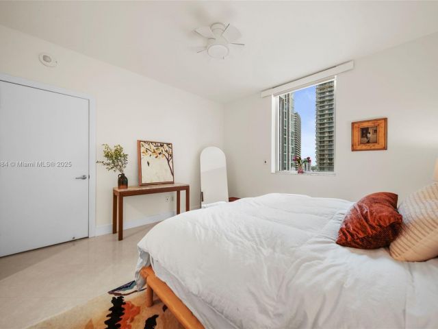 1-bedroom condo for sale in Miami - 1060 Brickell Ave 1513 - MondialRealty