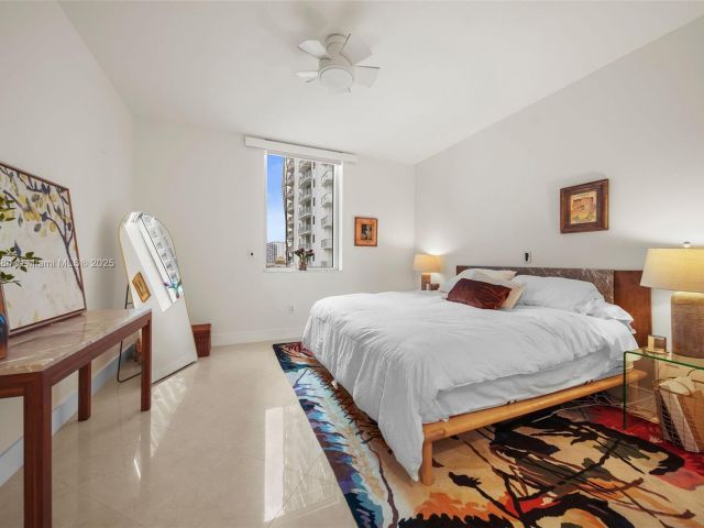 1-bedroom condo for sale in Miami - 1060 Brickell Ave 1513 - MondialRealty