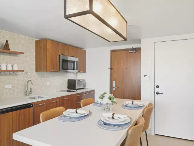 2-bedroom condo for rent in Miami Beach -  - MondialRealty