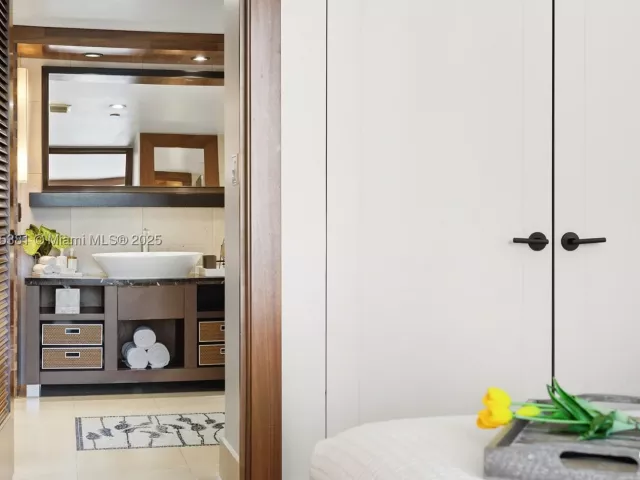 2-bedroom condo for rent in Miami Beach -  - MondialRealty