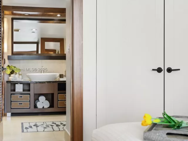 2-bedroom condo for rent in Miami Beach -  - MondialRealty