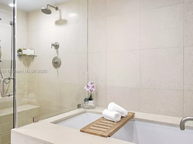 2-bedroom condo for rent in Miami Beach -  - MondialRealty