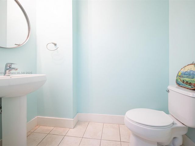 Apartment for sale  Unit #4019 - photo 7436991