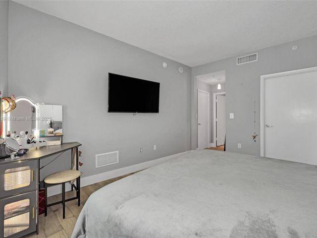 Apartment for sale  Unit #4019 - photo 7436995