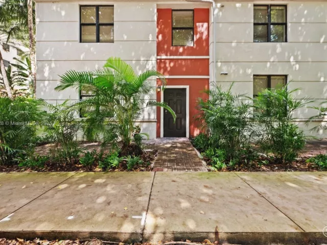 1-bedroom home for sale in Coral Gables - 888 S Douglas Rd 113 - MondialRealty